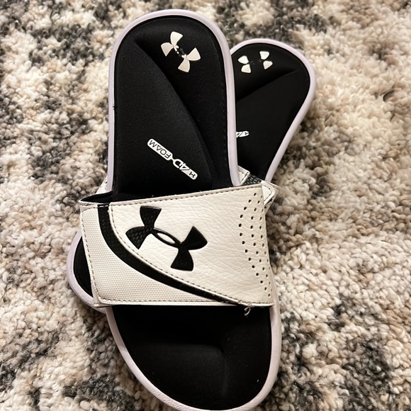 Boys Under Armour 4D Foam Slides Sandals Beachwear Black & White Comfy Summer 5Y - Picture 5 of 5